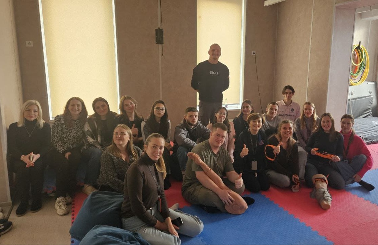 Вчителів навчали рятувати життя: у школах відбулися тренінги із зупинки кровотеч (фото)